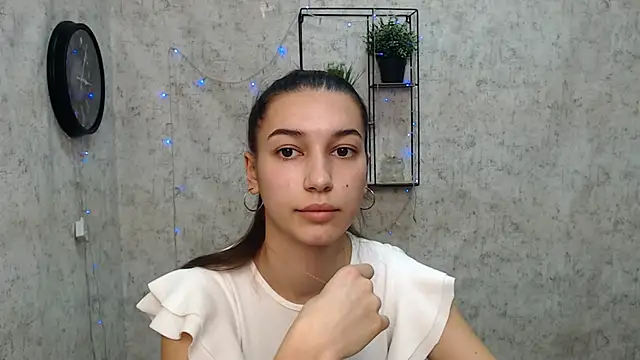 Snapshot of KarolinaRosse_ chatting on January 3, 2025, 9:58 am KarolinaRosse online show from January 3, 2025, 9:58 am