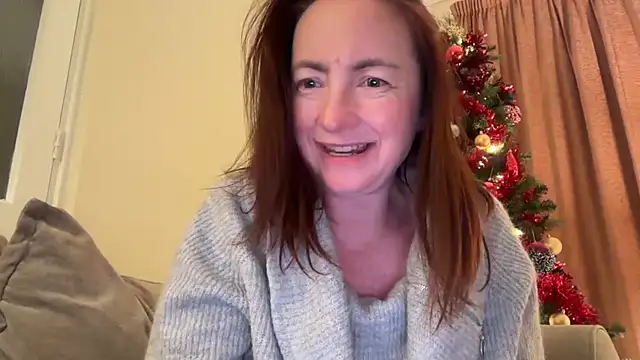 Snapshot of LouiseTswing chatting on December 19, 2024, 6:56 pm LouiseTswing online show from December 19, 2024, 6:56 pm