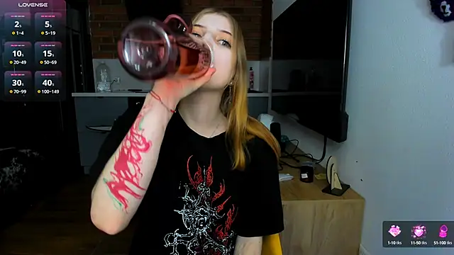 Snapshot of princessaalicc chatting on February 28, 2025, 3:48 pm princessaalicc online show from February 28, 2025, 3:48 pm