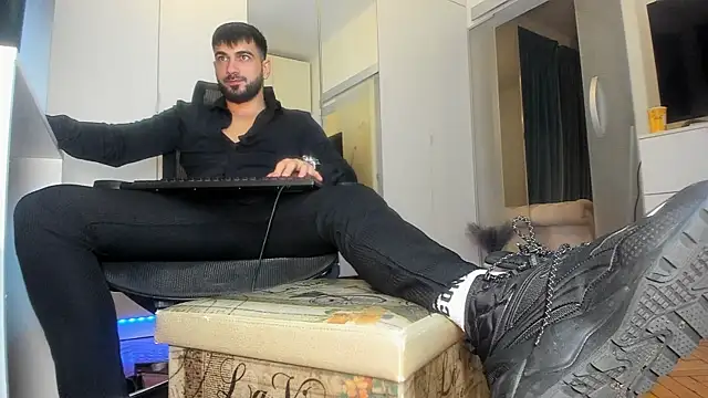 Snapshot of welcometo_hell chatting on October 5, 2025, 10:57 am welcometo hell online show from October 5, 2025, 10:57 am