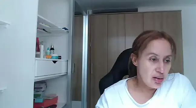 Snapshot of RoxanaLove9 chatting on January 10, 2025, 6:28 pm RoxanaLove9 online show from January 10, 2025, 6:28 pm