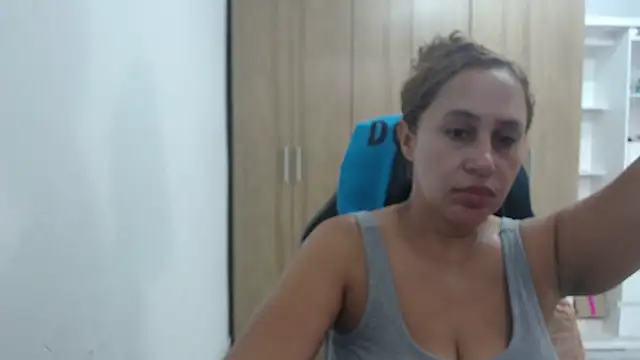 Snapshot of RoxanaLove9 chatting on October 10, 2025, 9:47 pm RoxanaLove9 online show from October 10, 2025, 9:47 pm