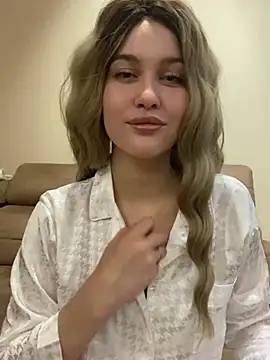 KikiWatson online show from December 13, 2024, 7:53 pm