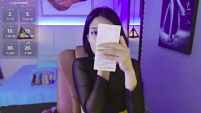 Snapshot of AlessiaVal_ chatting on January 25, 2025, 12:37 pm AlessiaVal online show from January 25, 2025, 12:37 pm