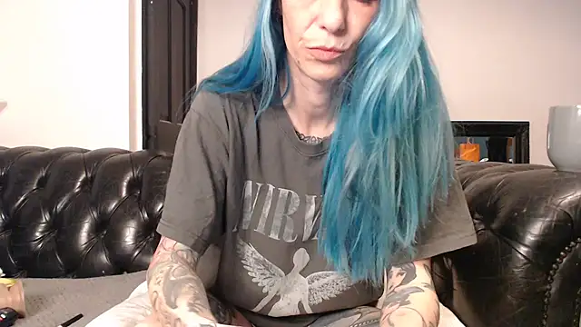 Snapshot of RavenryderUK chatting on January 6, 2025, 12:05 am RavenryderUK online show from January 6, 2025, 12:05 am