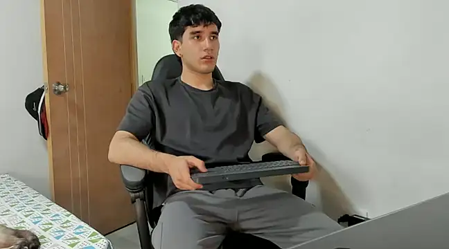 Snapshot of leo030809 chatting on December 2, 2024, 10:12 pm leo030809 online show from December 2, 2024, 10:12 pm