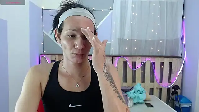 Snapshot of Michellcockxxx chatting on February 6, 2025, 8:50 am Michellcockxxx online show from February 6, 2025, 8:50 am