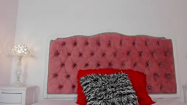 Snapshot of amberlitle chatting on October 13, 2025, 1:44 pm amberlitle online show from October 13, 2025, 1:44 pm