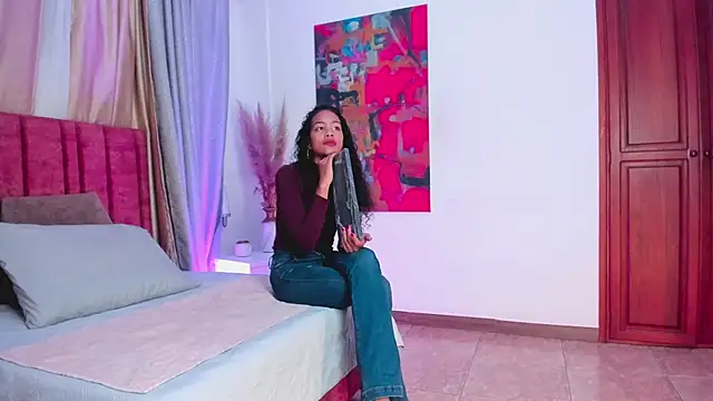 Snapshot of AntonellaHall_ chatting on December 7, 2024, 12:35 pm AntonellaHall  online show from December 7, 2024, 12:35 pm
