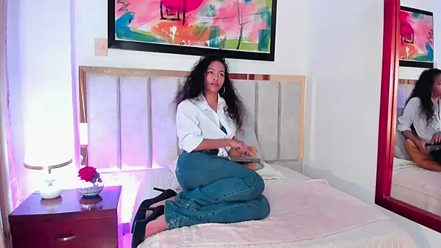 Snapshot of AntonellaHall_ chatting on December 21, 2024, 12:27 pm AntonellaHall  online show from December 21, 2024, 12:27 pm