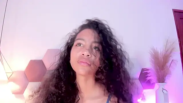 Snapshot of AntonellaHall_ chatting on January 9, 2025, 3:01 pm AntonellaHall  online show from January 9, 2025, 3:01 pm