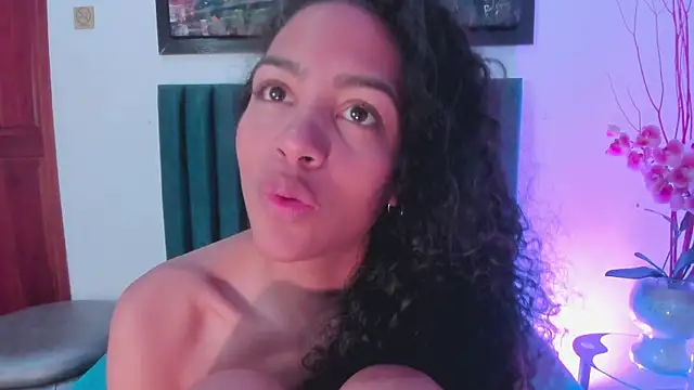 Snapshot of AntonellaHall_ chatting on February 27, 2025, 6:20 pm AntonellaHall  online show from February 27, 2025, 6:20 pm