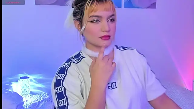 Snapshot of Pretty__zoe chatting on March 19, 2025, 8:54 pm Pretty  zoe online show from March 19, 2025, 8:54 pm