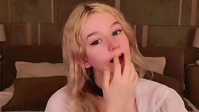 Snapshot of NaomiLoys chatting on March 10, 2025, 4:17 am NaomiLoys online show from March 10, 2025, 4:17 am