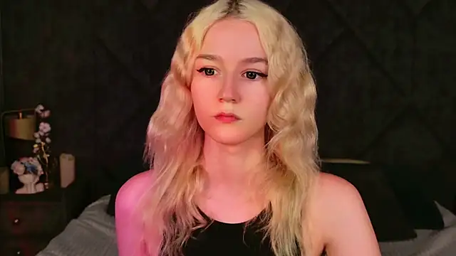 Snapshot of NaomiLoys chatting on September 8, 2025, 8:19 pm NaomiLoys online show from September 8, 2025, 8:19 pm