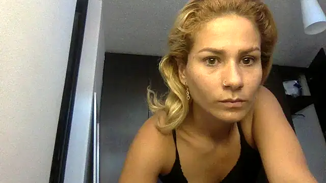 Snapshot of sophiee_evanss_ chatting on November 12, 2025, 4:18 pm sophiee evanss online show from November 12, 2025, 4:18 pm