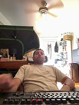 Snapshot of TacosSenpai chatting on October 6, 2025, 4:21 am TacosSenpai online show from October 6, 2025, 4:21 am