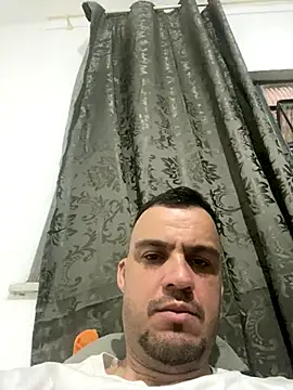 Vaguinhowqs online show from November 19, 2025, 3:45 pm