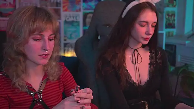 Snapshot of LuxRayi chatting on December 20, 2024, 6:40 am LuxRayi online show from December 20, 2024, 6:40 am