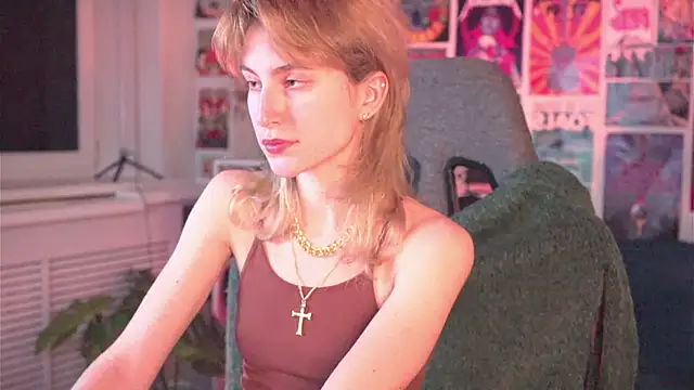 Snapshot of LuxRayi chatting on January 16, 2025, 6:14 am LuxRayi online show from January 16, 2025, 6:14 am