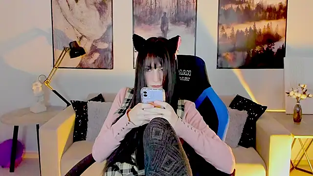 Snapshot of LuxRayi chatting on January 28, 2025, 9:19 pm LuxRayi online show from January 28, 2025, 9:19 pm