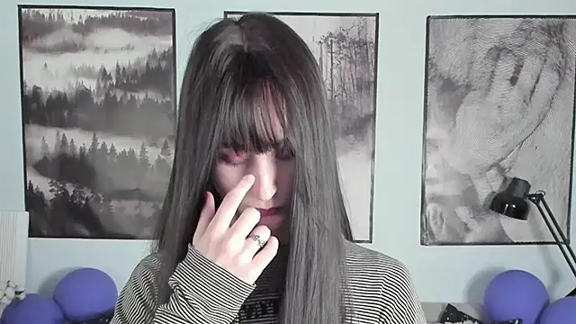 Snapshot of LuxRayi chatting on February 6, 2025, 5:51 pm LuxRayi online show from February 6, 2025, 5:51 pm