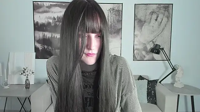 Snapshot of LuxRayi chatting on February 7, 2025, 12:31 am LuxRayi online show from February 7, 2025, 12:31 am