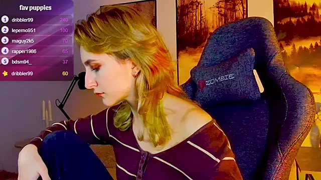 Snapshot of LuxRayi chatting on February 27, 2025, 12:21 am LuxRayi online show from February 27, 2025, 12:21 am