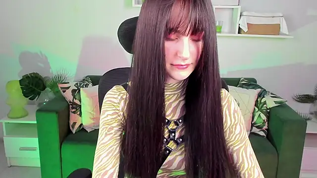 Snapshot of LuxRayi chatting on March 2, 2025, 9:01 pm LuxRayi online show from March 2, 2025, 9:01 pm