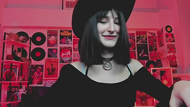 Snapshot of LuxRayi chatting on March 19, 2025, 9:05 pm LuxRayi online show from March 19, 2025, 9:05 pm