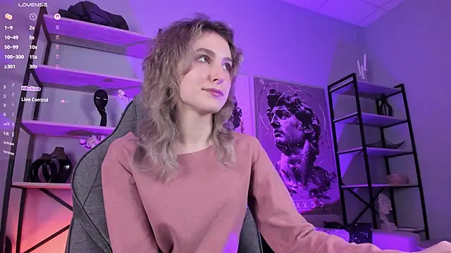 Snapshot of LuxRayi chatting on October 16, 2025, 5:47 pm LuxRayi online show from October 16, 2025, 5:47 pm