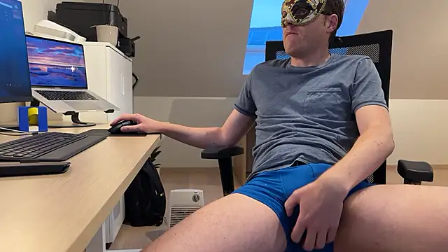 Snapshot of ikbeneendikkelul chatting on December 5, 2024, 7:49 am ikbeneendikkelul online show from December 5, 2024, 7:49 am