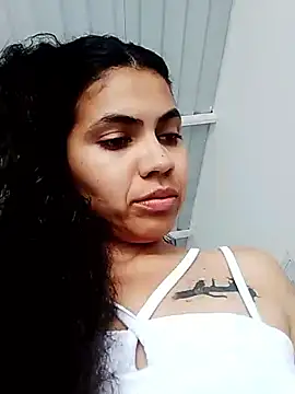 Snapshot of 02julieta chatting on October 19, 2025, 9:26 pm 02julieta online show from October 19, 2025, 9:26 pm