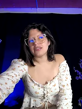 Snapshot of ShyVibes_ chatting on February 1, 2025, 10:23 pm ShyVibes  online show from February 1, 2025, 10:23 pm
