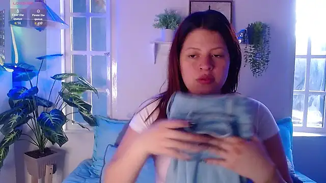 Snapshot of ShyVibes_ chatting on September 19, 2025, 7:36 pm ShyVibes  online show from September 19, 2025, 7:36 pm