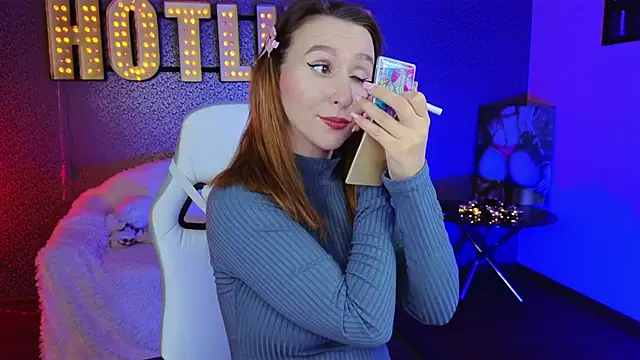 Snapshot of AliceBYKiss chatting on December 6, 2024, 12:27 pm AliceBYKiss online show from December 6, 2024, 12:27 pm