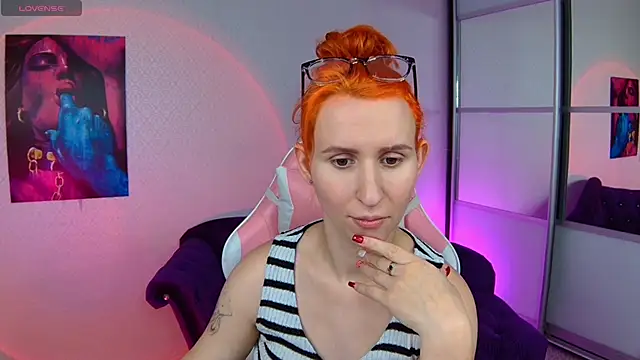 Snapshot of AliceBYKiss chatting on February 2, 2025, 4:11 pm AliceBYKiss online show from February 2, 2025, 4:11 pm