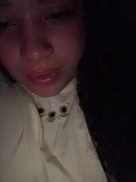 Snapshot of Julieta_333 chatting on March 20, 2025, 9:04 am Julieta 333 online show from March 20, 2025, 9:04 am