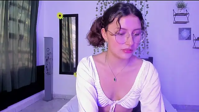 Noellesable online show from December 5, 2024, 2:44 pm