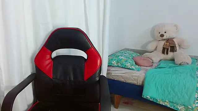 diamondGirl online show from February 6, 2025, 3:27 am