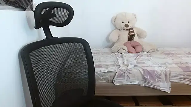 diamondGirl online show from February 11, 2025, 3:40 am