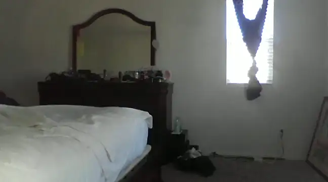 Snapshot of 2Fly4Guy chatting on December 17, 2024, 10:11 pm 2Fly4Guy online show from December 17, 2024, 10:11 pm