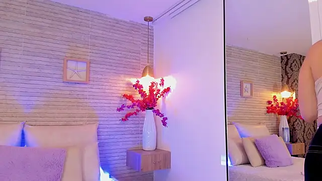 Snapshot of Catalinna_Thompson chatting on October 19, 2025, 11:44 am Catalinna Thompson online show from October 19, 2025, 11:44 am