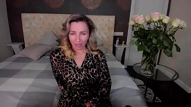 Snapshot of AllisonWilliams chatting on September 29, 2025, 5:18 pm AllisonWilliams online show from September 29, 2025, 5:18 pm