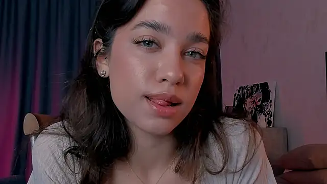 Snapshot of EmeliaReaper chatting on October 14, 2025, 8:31 pm EmeliaReaper online show from October 14, 2025, 8:31 pm