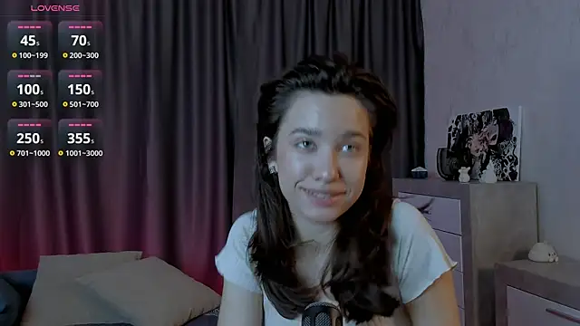 Snapshot of EmeliaReaper chatting on October 30, 2025, 7:36 pm EmeliaReaper online show from October 30, 2025, 7:36 pm