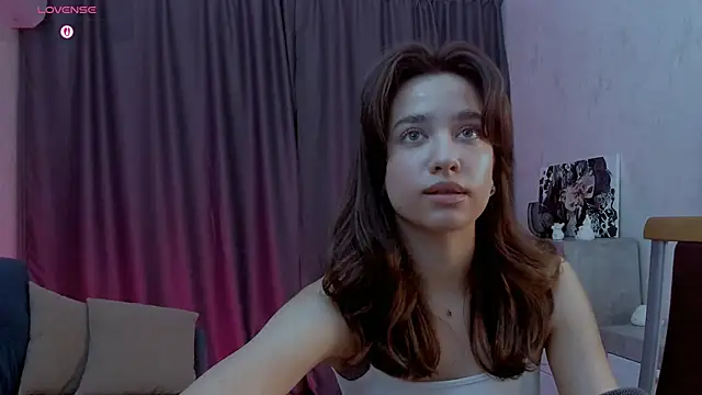 Snapshot of EmeliaReaper chatting on November 2, 2025, 8:33 pm EmeliaReaper online show from November 2, 2025, 8:33 pm