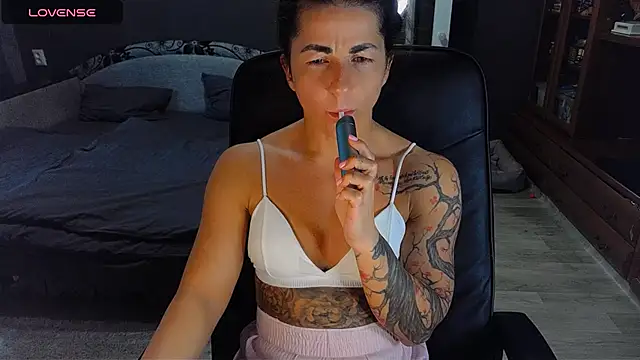 Snapshot of Aria_Dl chatting on October 7, 2025, 11:18 am Aria Dl online show from October 7, 2025, 11:18 am