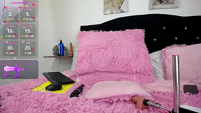 Snapshot of Miah_hilton2 chatting on December 3, 2024, 9:45 pm Miah hilton2 online show from December 3, 2024, 9:45 pm