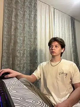 Snapshot of W_N_G_S chatting on February 26, 2025, 12:16 am W N G S online show from February 26, 2025, 12:16 am